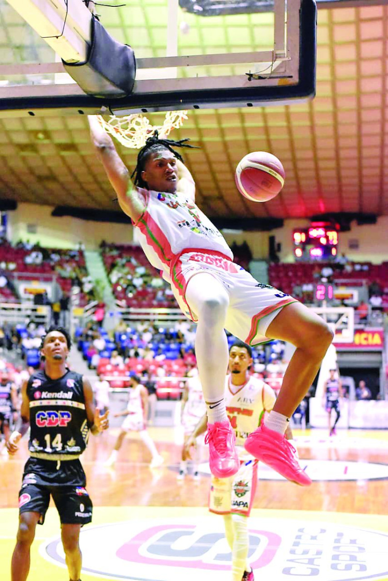 Luis Martínez lidera a Cupes frente al CDP en inicio del torneo de Santiago