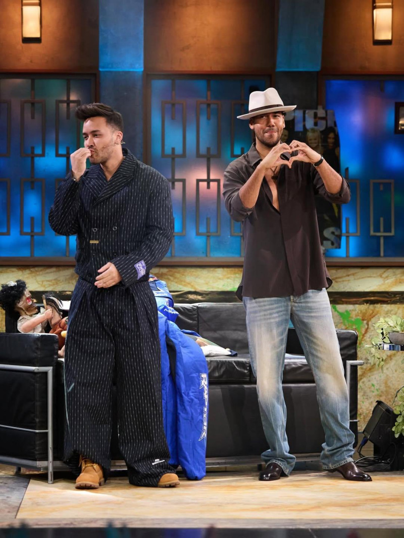 Prince Royce y Romeo Santos en "La Revuelta".