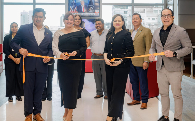 Delvin Pérez, Yakira Perello, Cindy Pezzarossi y Luis González.