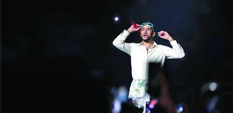 Bad Bunny logró romper récords de reproducciones, encabezar giras mundiales y posicionar el español como idioma dominante en la música mundial.
