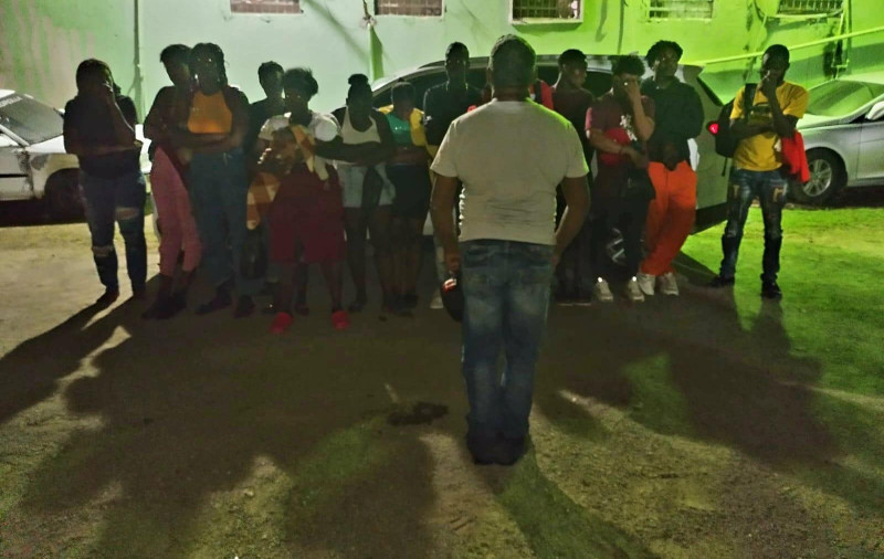 Grupo de haitianos indocumentados detenido por el Ejército en Santiago Rodríguez.