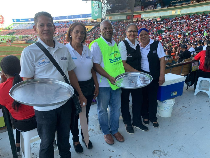 César Valerio, Santa Del Orbe, Catalino Tejada Cordero, Griselda Valerio y Eladia Altagracia Luna Valdez son caras conocidas para los que frecuentan asistir para ver los juegos del torneo otoño-invernal dominicano.