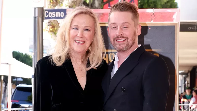 Catherine O'Hara y  Macaulay Culkin
