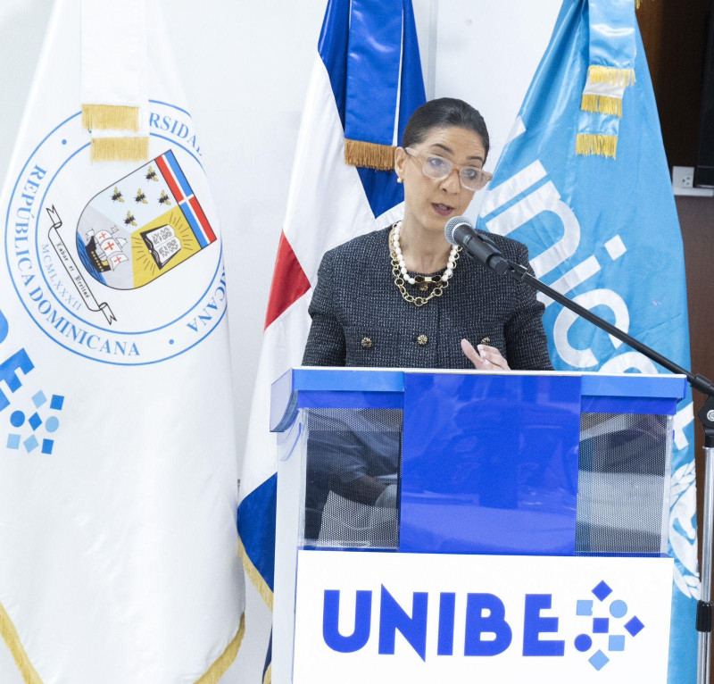Odile Camilo Vincent, rectora de UNIBE, expuso en la actividad.