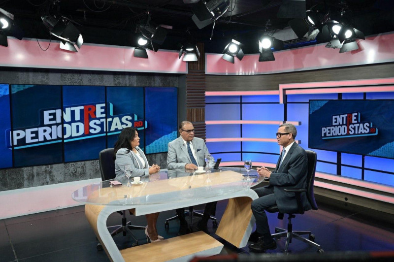 El ministro de Trabajo, Eddy Olivares, fue entrevistado en el programa “Entre periodistas”.