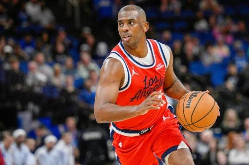 Chris Paul al momento de llevar la pelota cuando jugaba para los Clippers de los Angeles.