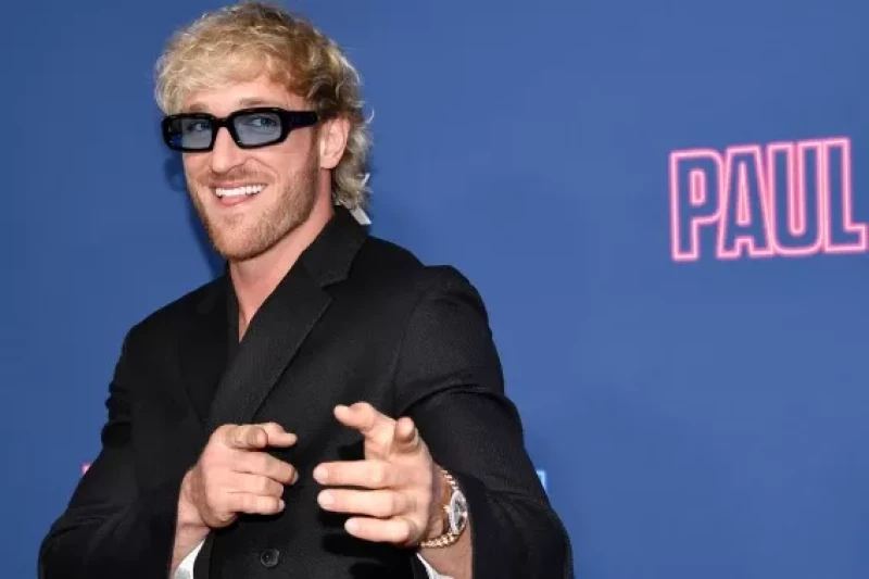 Logan Paul posa para una foto en el Tempo by Hilton Times Square el 26 de marzo de 2025, en Nueva York.