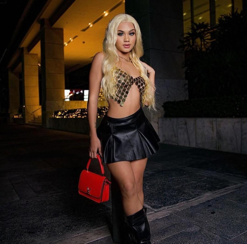 La exponente urbana Masha (Ashley Mariel Victoriano Sánchez) ha vivido una serie de situaciones negativas en su corta vida.