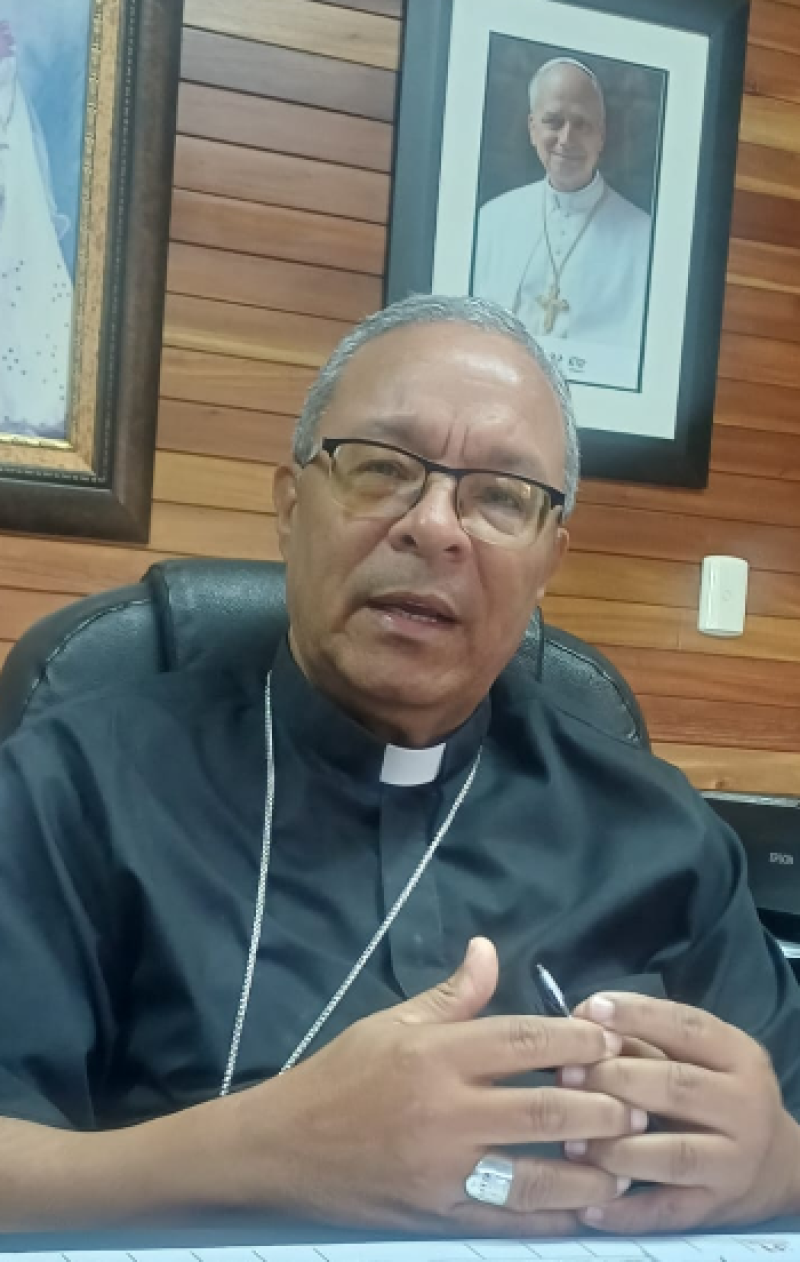 El obispo de Baní, Faustino Burgos Brisman, fue entrevistado por Listín Diario.