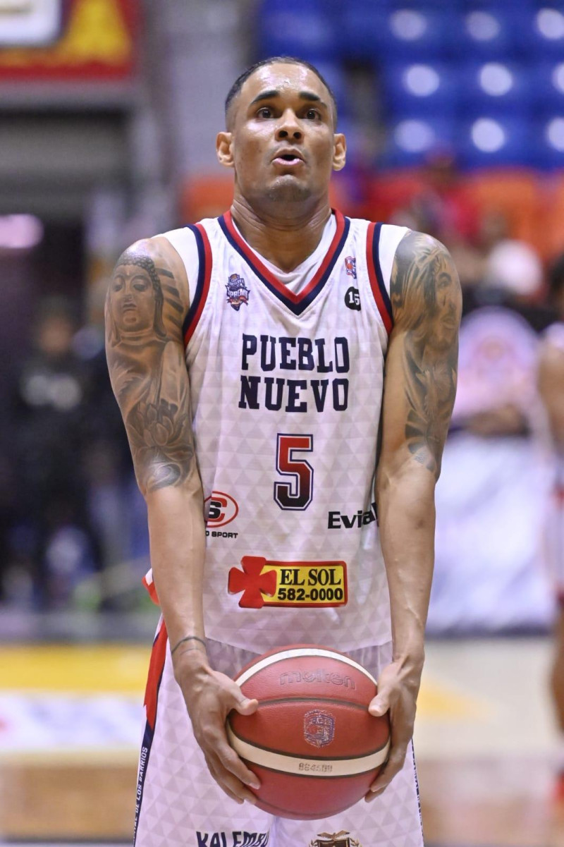 Víctor Liz volvió a encabezar la ofensiva en el triunfo de Pueblo Nuevo.