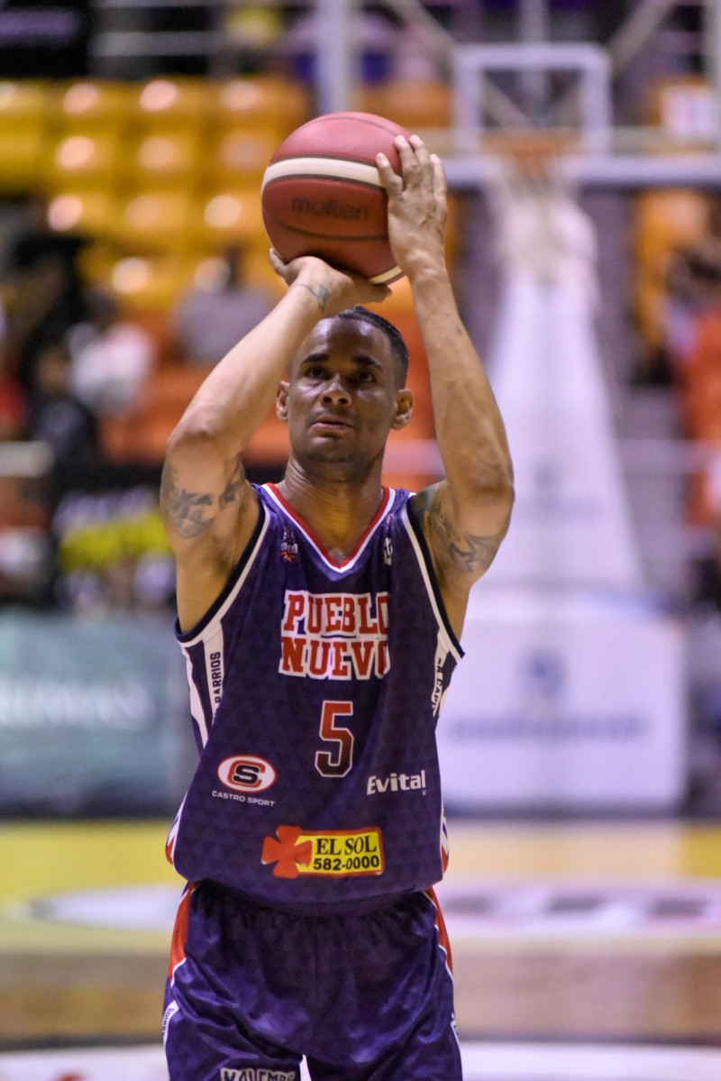 Victor Liz volvió a liderar la ofensiva en el triunfo del Pueblo Nuevo.