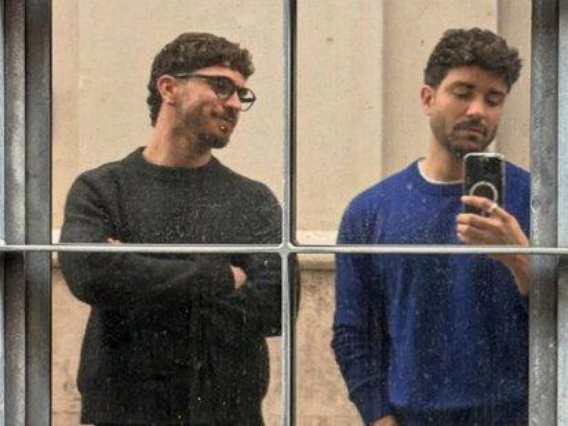 24/02/2026 Pablo Alborán ha compartido en redes su primera imagen con Juan Sesma durante una escapada a Lisboa.

"Todo muy bien. Yo siempre estoy feliz" confesaba hace unos días Pablo Alborán con una gran sonrisa en las que eran sus primeras palabras después de que el modelo Juan Sesma confirmase su relación, después de meses de rumores, publicando en redes sociales sus primeras imágenes juntos y dirigiéndose al cantante como "mi novio", coincidiendo con la fiesta de su 27 cumpleaños.

EUROPA ESPAÑA SOCIEDAD
INSTAGRAM PABLO ALBORÁN