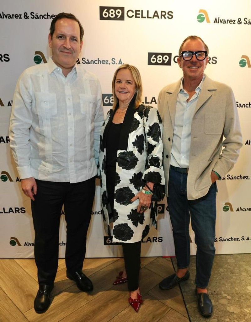 José Antonio Alvarez, Anne Maryse López y Curtis Mcbride.