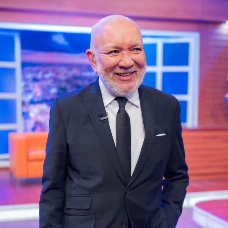 Jochy Santos lleva más de 50 años en los medios de comunicación.