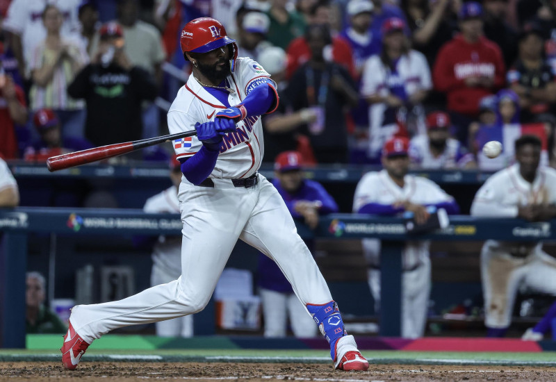 El tercera base de República Dominicana, Junior Caminero, en acción durante el juego del grupo D del Clásico Mundial de Béisbol 2026 entre Nicaragua y República Dominicana en el estadio de béisbol LoanDepot Park en Miami, Florida, EE. UU., el 6 de marzo de 2026.