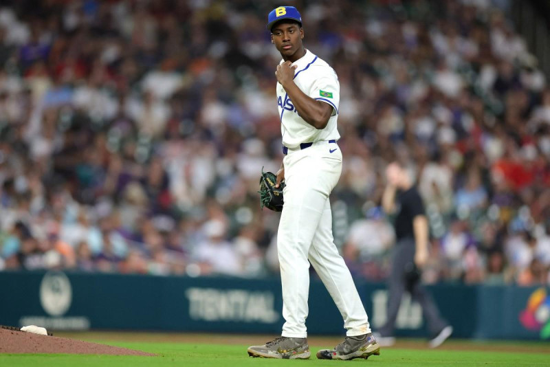 Joseph Contreras, lanzador del equipo de Brasil, durante la acción del partido contra Estados Unidos.