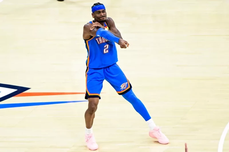 Shai Gilgeous-Alexander, del Thunder, celebra durante la segunda mitad del juego de la NBA contra los Nuggets, el 9 de marzo de 2026, en Oklahoma City.
