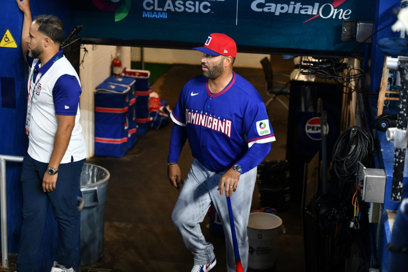 El dirigente Albert Pujols de camino a una de las prácticas del equipo dominicano, el 9 de marzo de 2026