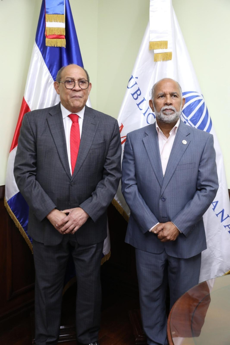 Ministro Rafael Santos y maestro Eduardo Hidalgo.