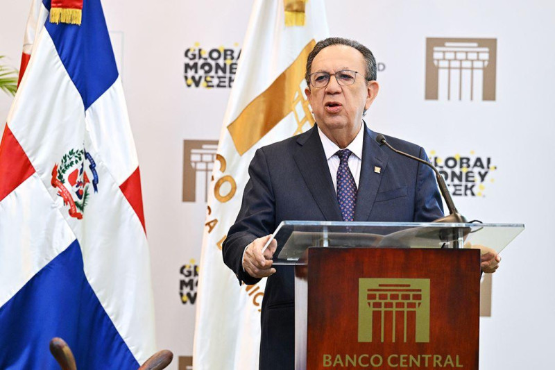 El gobernador del BCRD, Héctor Valdez Albizu.