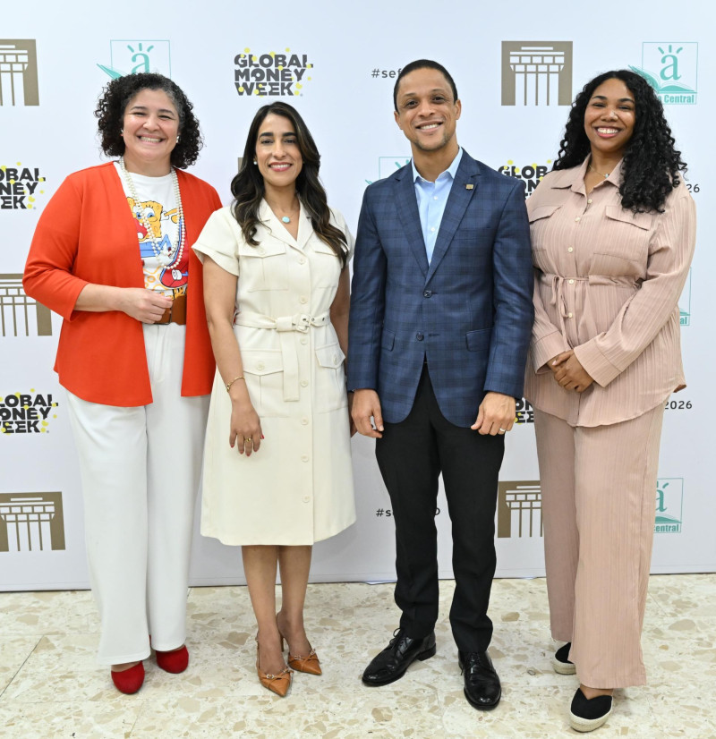 Alicia Puello, Gloria Zacarias, Jonathan Abreu y Amelia de León.