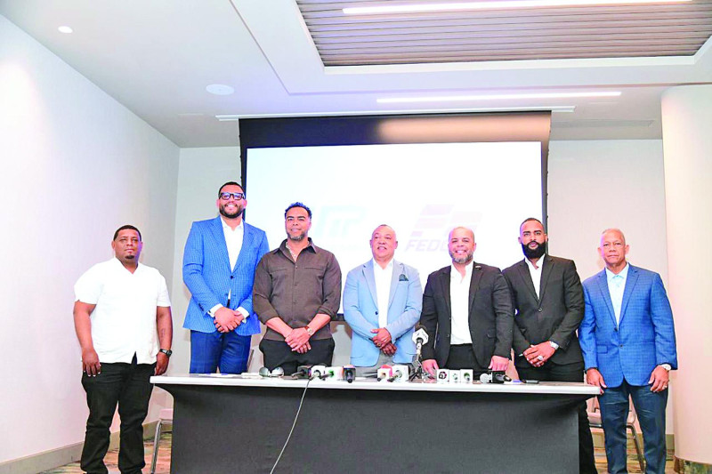 Juan Núñez, Luis Polonia Jr y Nelson Cruz encabezan a los directivos que estuvieron en el encuentro con los periodistas donde se dio a conocer el equipo de operaciones y el cuerpo técnico.