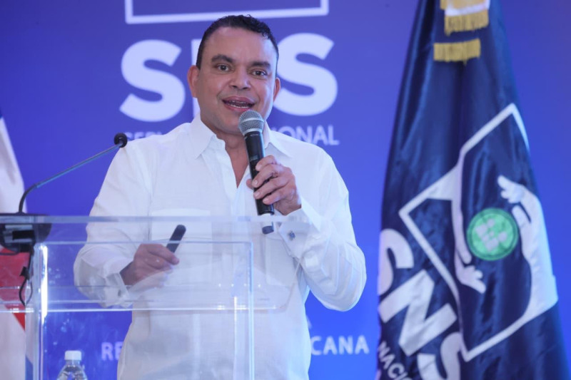 Julio Landrón, director ejecutivo del Servicio Nacional de Salud (SNS).