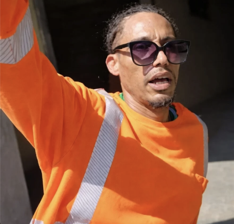 La tarde del pasado viernes, Deivy Abreu Quezada fue perseguido por un grupo de “Motoristas”, hasta las inmediaciones del Palacio de Justicia de Santiago, donde fue atacado con un arma blanca en el muslo derecho.