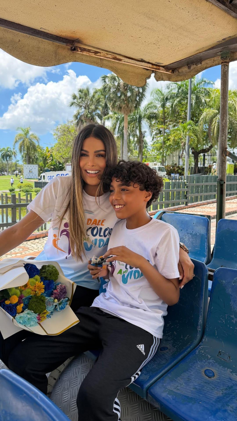 Caroline Aquino y su hijo, Luis Alberto.