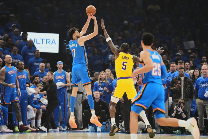 Chet Holmgren fue el inesperado héroe de la victoria de Oklahoma en el primer partido de la semifinales de la Conferencia Oeste que libran con los Lakers.