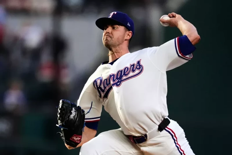MacKenzie Gore, de los Rangers, cumple con su apertura ante los Diamondbacks, el 12 de mayo de 2026.