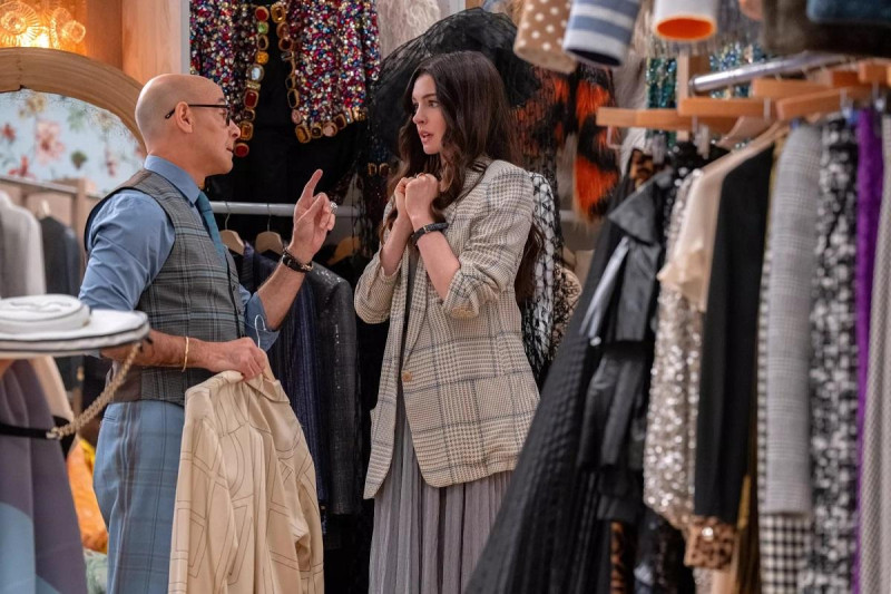 Stanley Tucci, a la izquierda, y Anne Hathaway en una escena de “The Devil Wears Prada 2” ("El diablo se viste a la moda 2").