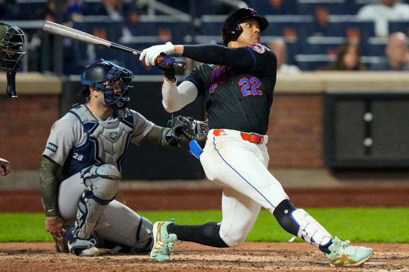 Juan Soto conecta su jonrón solitario en el séptimo, sexto del año y 250 de su carrera en el partido que los Yanquis le ganaron a los Mets.
