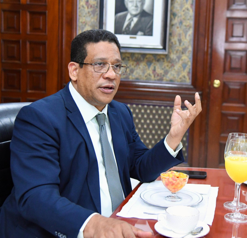 El director de Contrataciones Públicas, Carlos Pimentel, durante su participación en el Desayuno de Listín Diario.