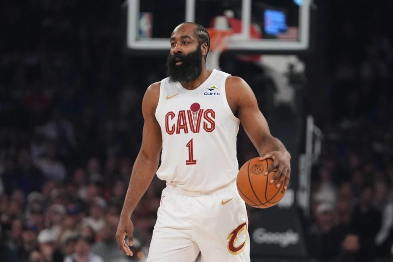 James Harden recibirá una amonestación por portar la pistola.