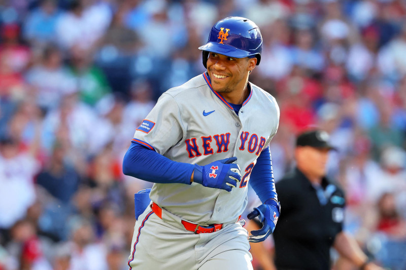 Juan Soto corre las bases tras pegar un jonrón.