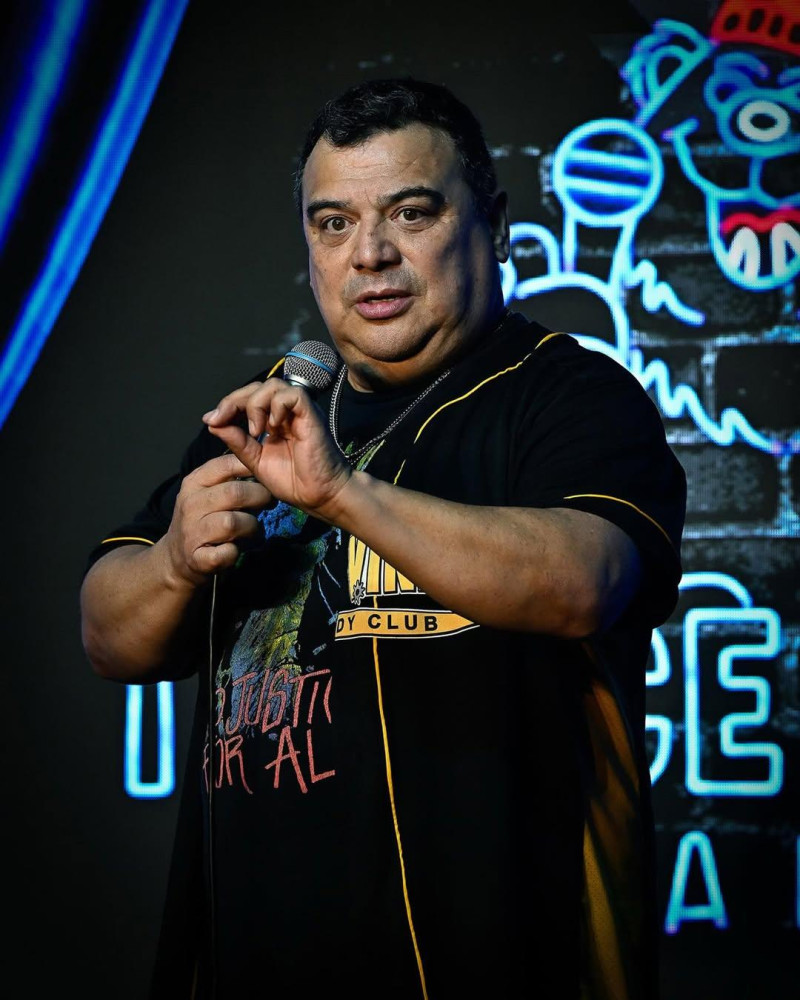 El actor y comediante Carlos Mencia.