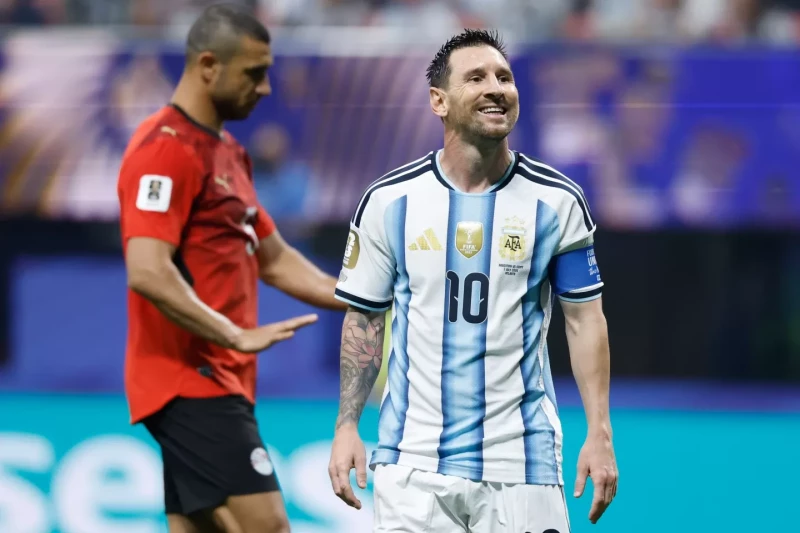 Lionel Messi, de Argentina, reacciona durante el partido contra Egipto en los octavos de final de la Copa Mundial de la FIFA, el 7 de julio de 2026.