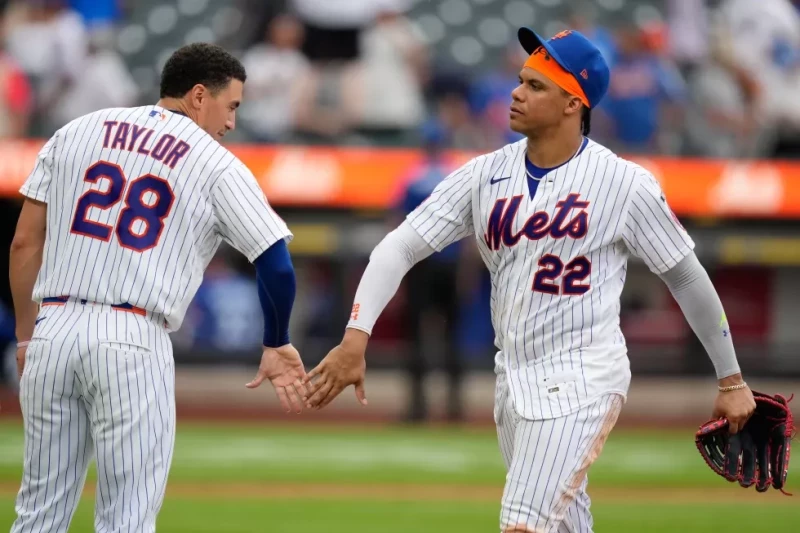Juan Soto y su compañero de los Mets Tyrone Taylor celebran tras vencer a los Reales el 9 de julio del 2026.