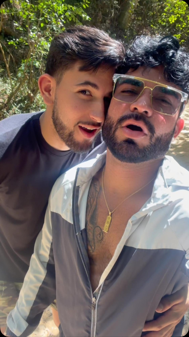 Lenin Peña, Míster Universo Venezuela 2025, y su novio Yordy Paredes.