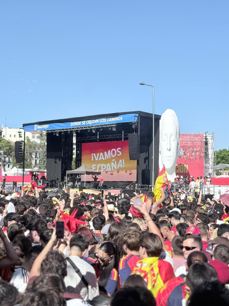La Plaza Colón en Madrid, repleta de fanáticos esperando la final del mundial
