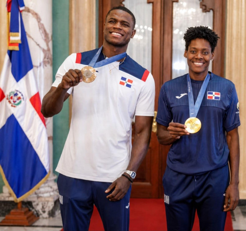 Cristian Pinales y Marileidy Paulino, cuando visitaron el Palacio Nacional tras sus medallas en los Juegos Olímpicos de París 2024.