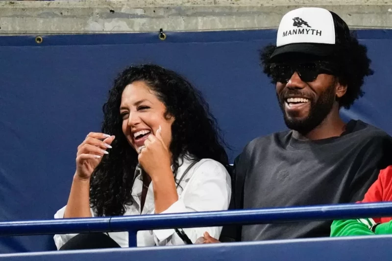Kawhi Leonard asiste al Abierto de Toronto para observar el partido entre Naomi Osaka y Elena Rybakina, el 11 de agosto del 2026.