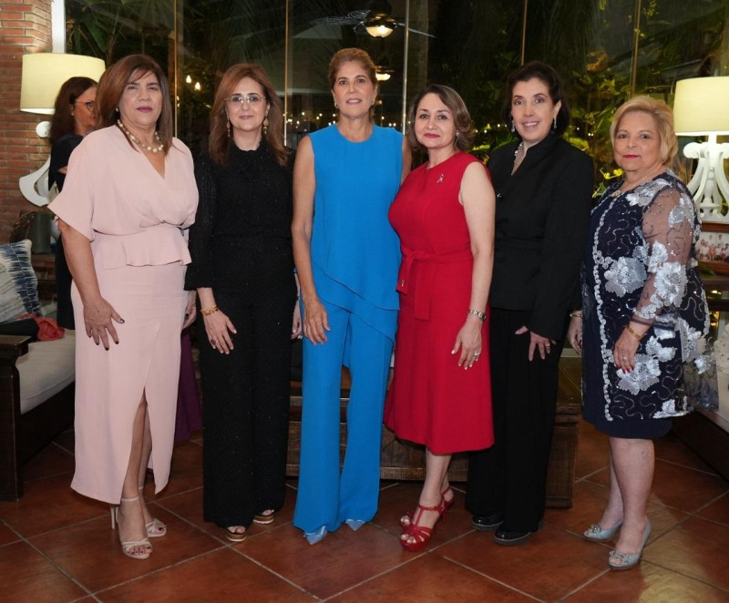 Yoanya Díaz Calderón, Ilham Mikou, Isabel León, Victoria Damas de Aiza, María Campuzano de Lembcke y Rayza Rodríguez de Cruz.