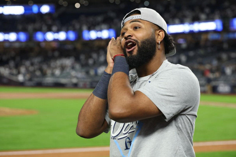 Junior Caminero mientras celebraba la victoria de los Tampa Bay Rays en el Juego 3 de una de las Series Divisionales de la Liga Americana.