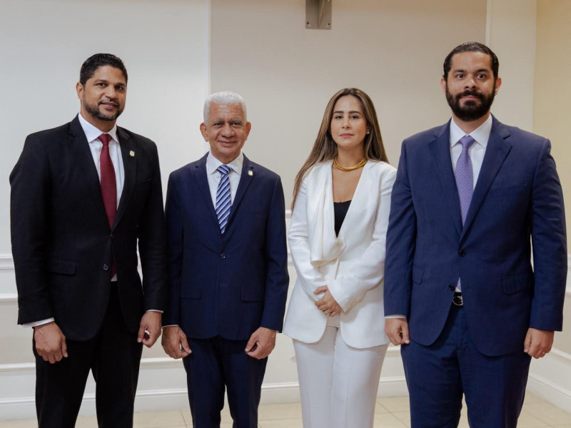 En la fotografía, de derecha a izquierda: Yerik Pérez, Juliana Ramia, Ricardo de los Santos y Gustavo Lara Salazar.