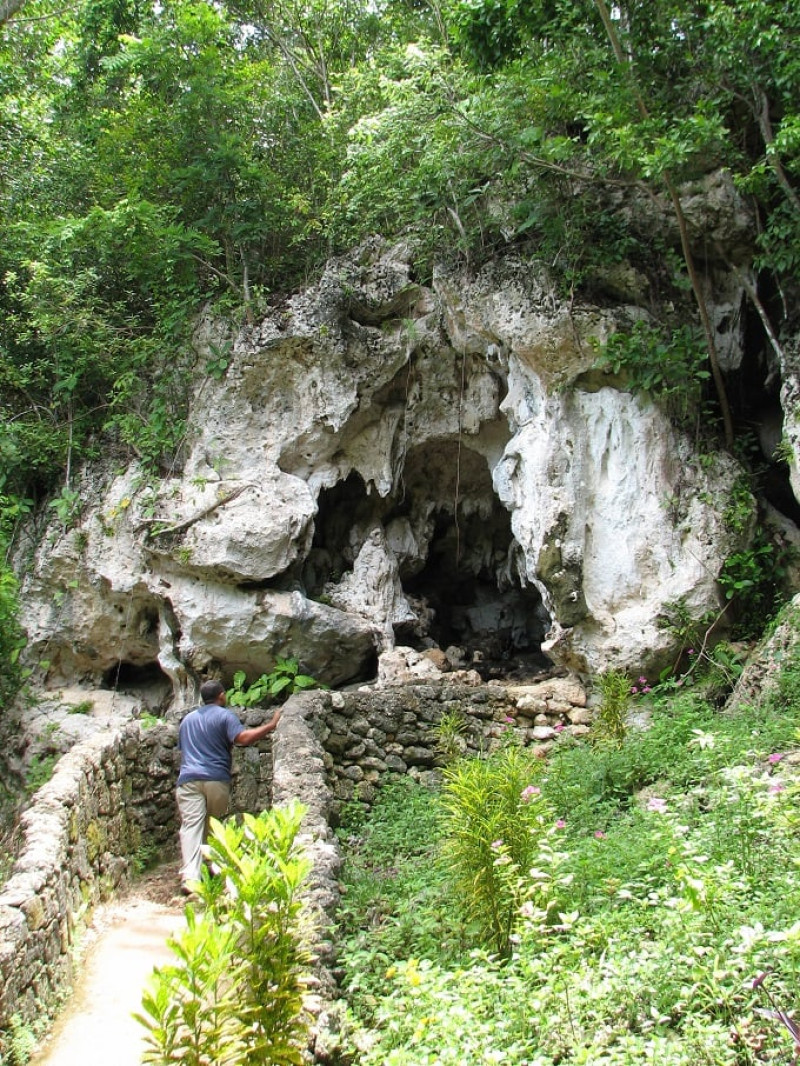 Entrada a la cueva de los Murciélagos o cueva de Horst, donde se han encontrado vestigios de arte rupestre. Yaniris López