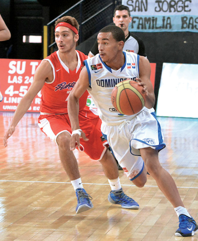 Partido. Acción en el encuentro en que la representación dominicana superó a los boricuas en un reñido partido y avanzó al Mundial 17.