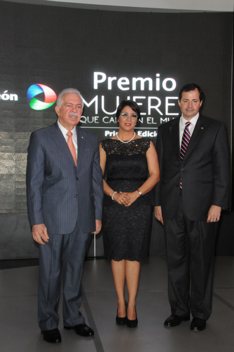 Luis Molina Achécar, Josefina Navarro y Steven Puig.