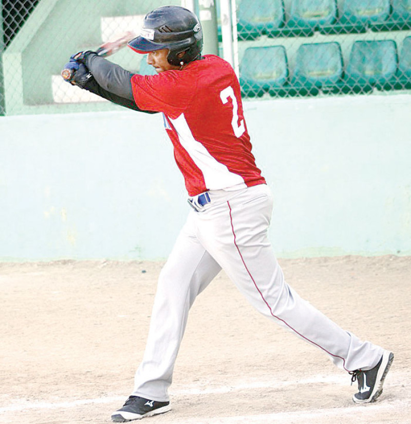 Juan Bueno conectó un hit en cada uno de los partidos en que Dominicana perdió en la jornada del sábado (fe).